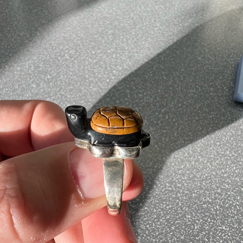 Wood turtle ring with sterling silver band, roughly size 7 3/4 - Picture 10 of 13